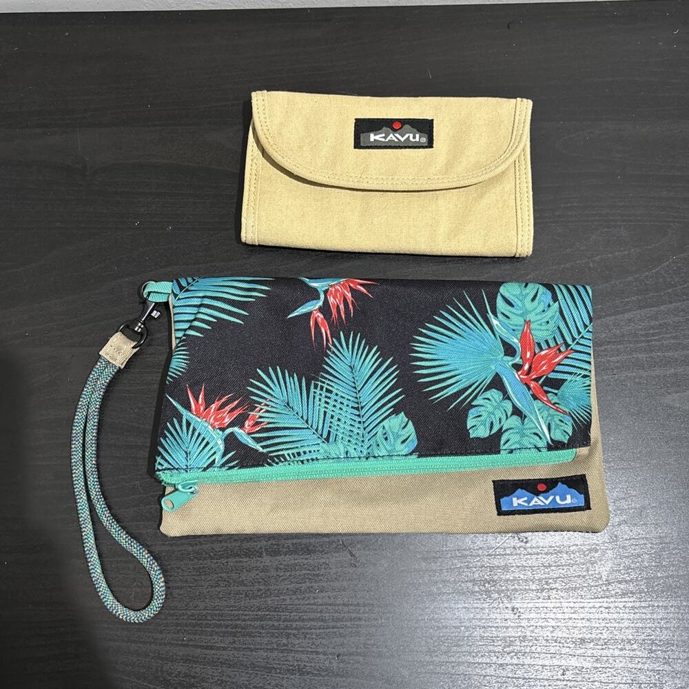 Kavu Wallet Wristlet Set Of 2 Magnetic Folding Fastener Trifold Tropical Beige